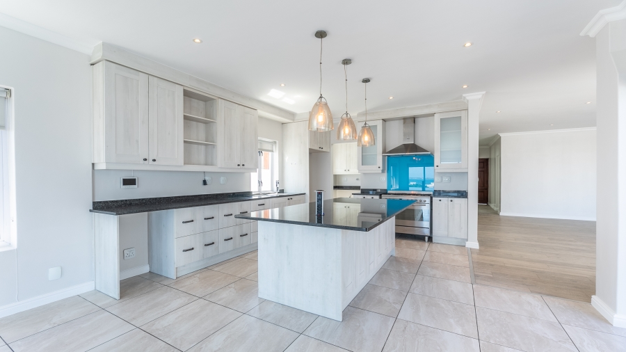To Let 4 Bedroom Property for Rent in Bloubergstrand Western Cape